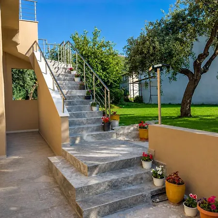 Katsanikos Apartment